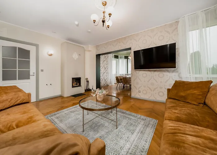 Jakobsoni 1937 Apartment